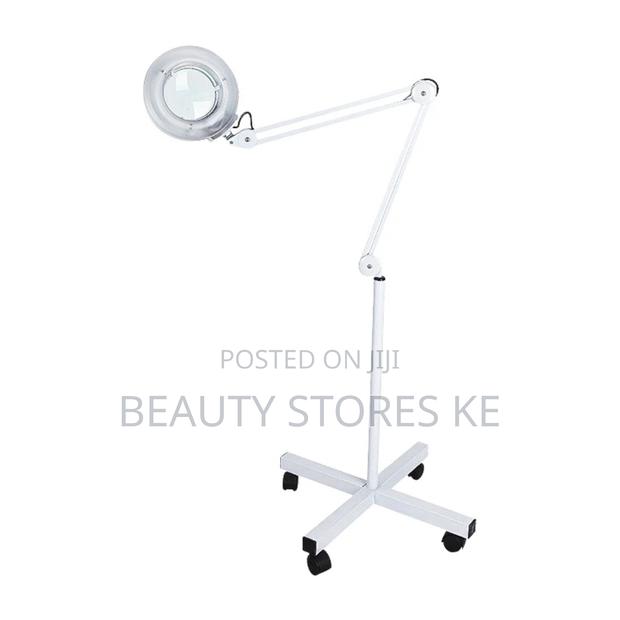 Magnifying Light Lamp With Stand - thumbnail 2