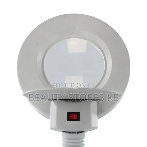 Portable Led Magnifying Lamp for Beauty - thumbnail 2