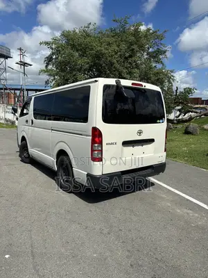Toyota HiAce 2019 White
