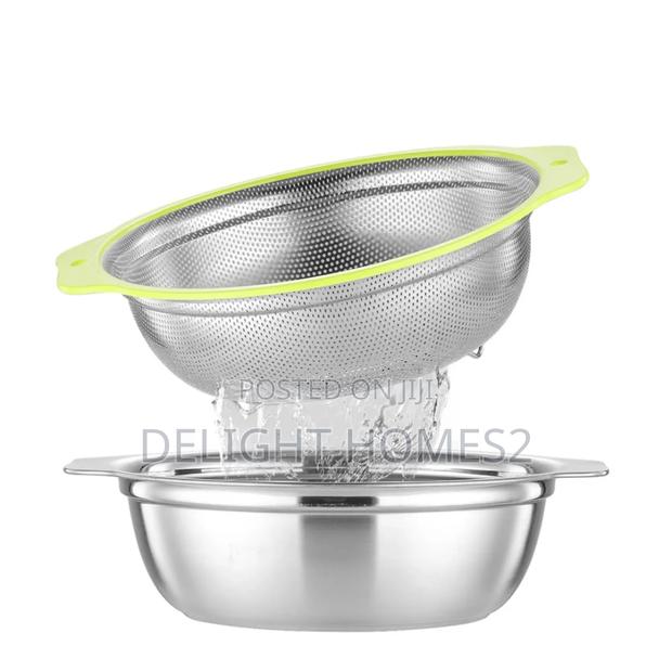 Colored Handle Mesh Colander_b - main view