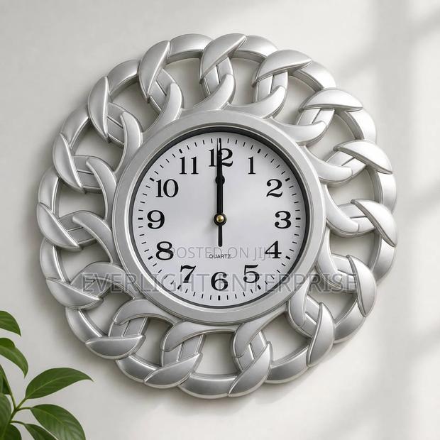 *Gold Chain Link Clock Standalone 25cm - main view