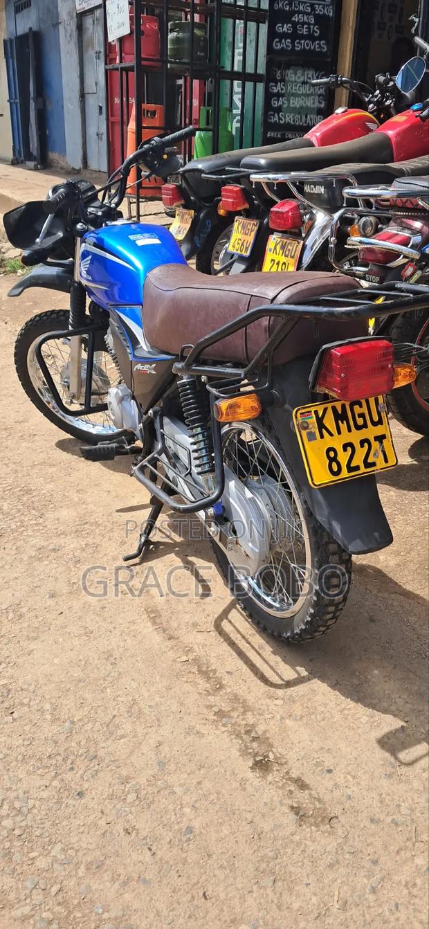 Honda CB 2025 Blue