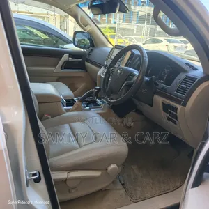 Toyota Land Cruiser 2018 White