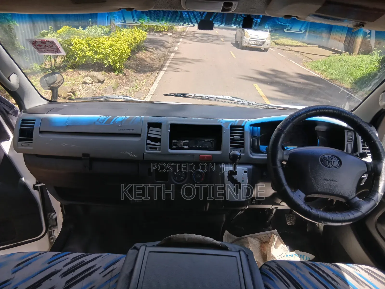 Toyota HiAce 2012 White