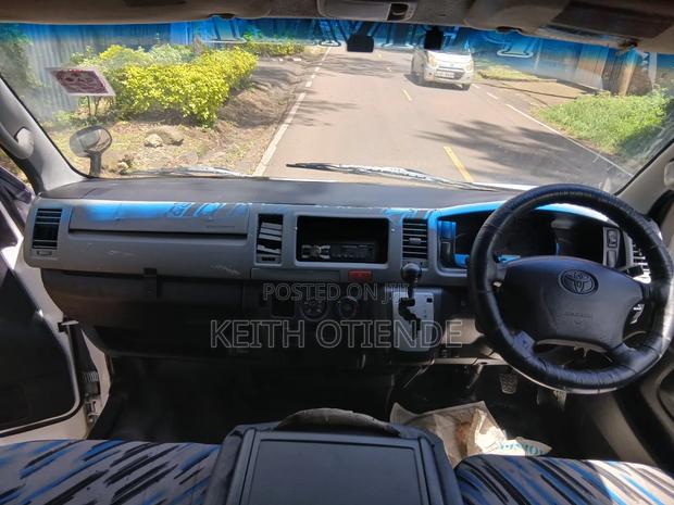 Toyota HiAce 2012 White - thumbnail 8