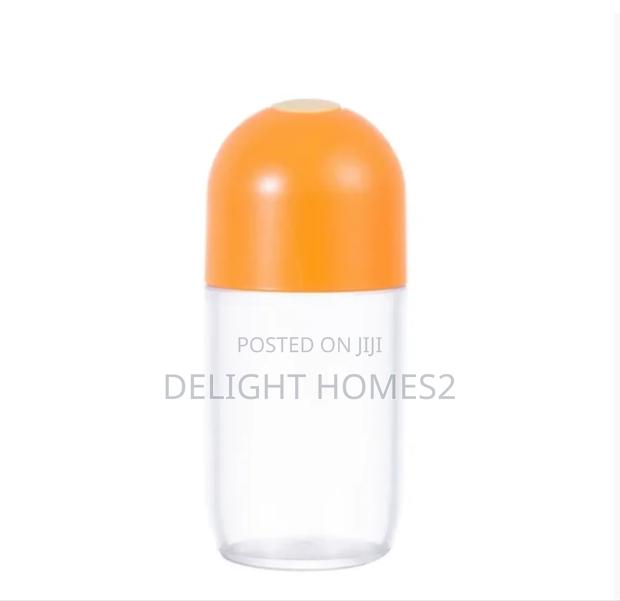 Paras Plastic Salt Shaker_b - main view