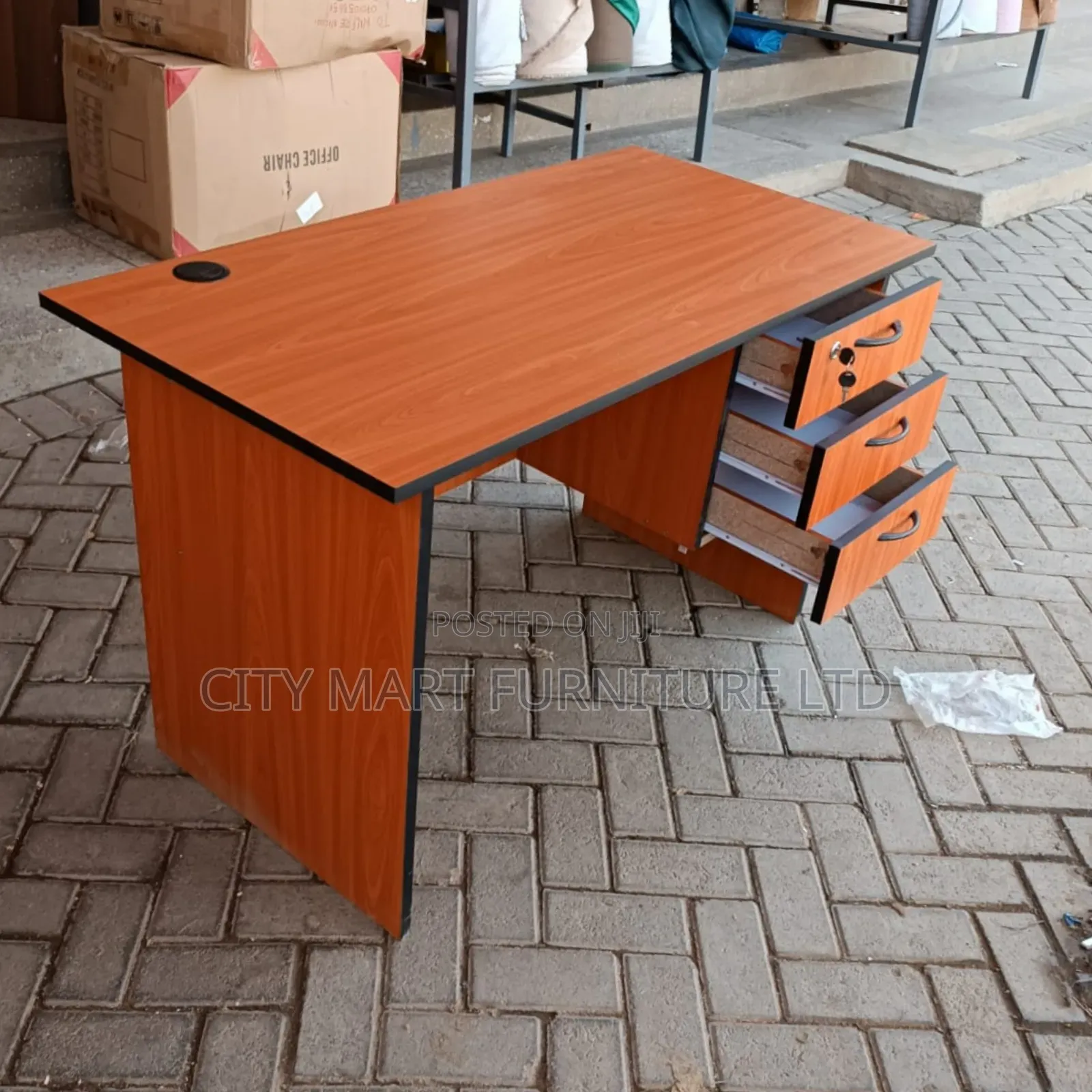Elegant Modern Office Desk/Study Table Offers