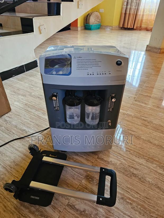 Oxygen Concentrator - thumbnail 2