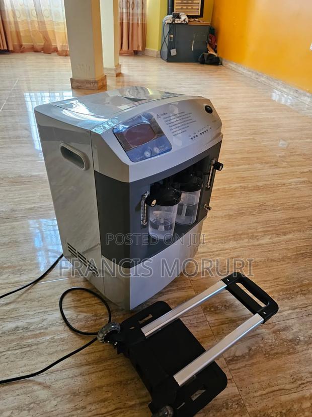 Oxygen Concentrator - thumbnail 3