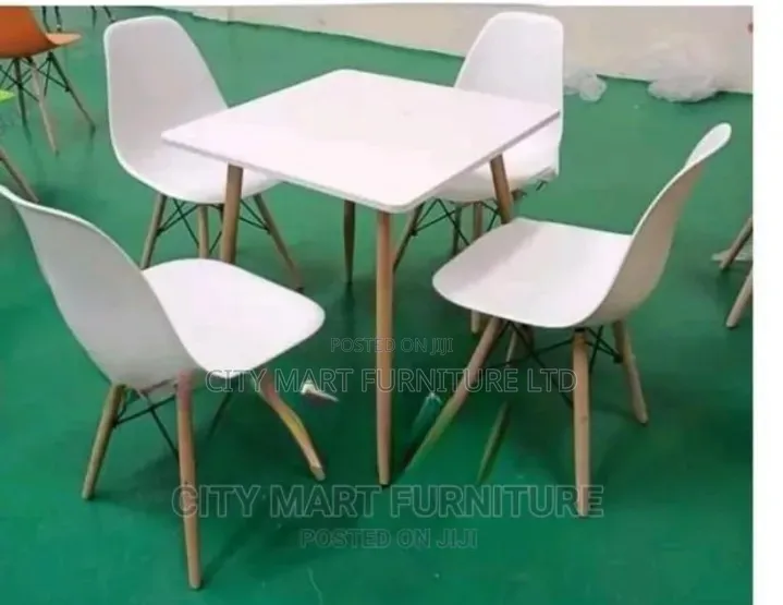 Dining Set Eames Chairs +Table