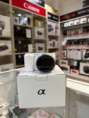 Sony Alpha Zv-E10 Interchangeable Lens Mirrorless Vlog Camera - White