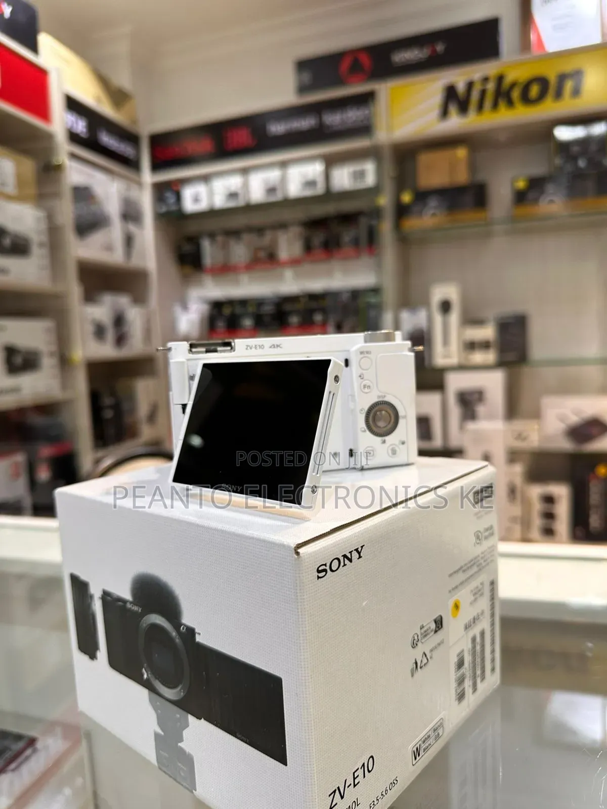 Sony Alpha Zv-E10 Interchangeable Lens Mirrorless Vlog Camera - White