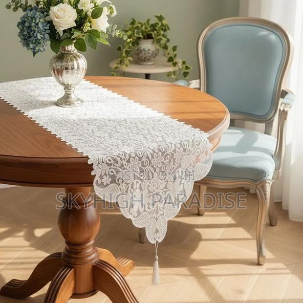 Retro French Lace Table Flag 
