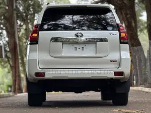 Toyota Land Cruiser Prado 2.8 2019 White