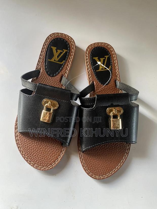 Elegant Lv Sandles - thumbnail 2