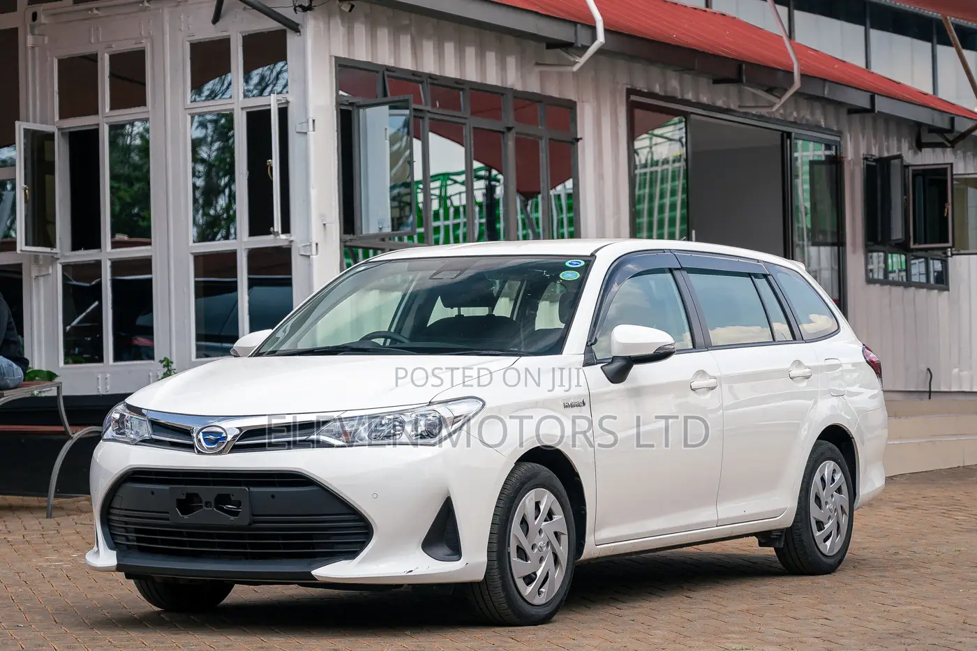 Toyota Corolla Fielder 1.5 Hybrid FWD 2019 White