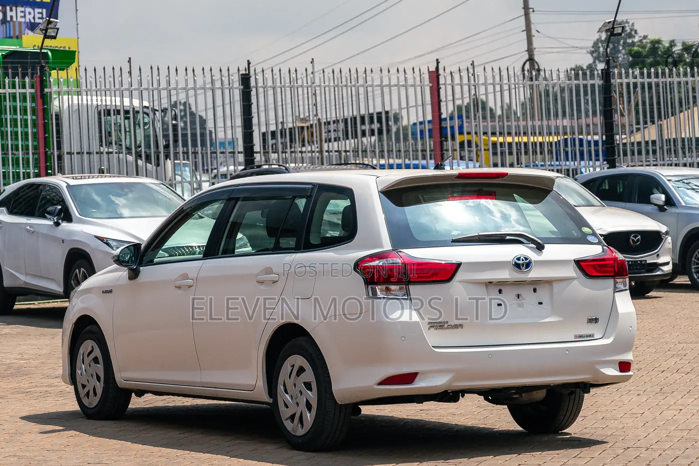 Toyota Corolla Fielder 1.5 Hybrid FWD 2019 White