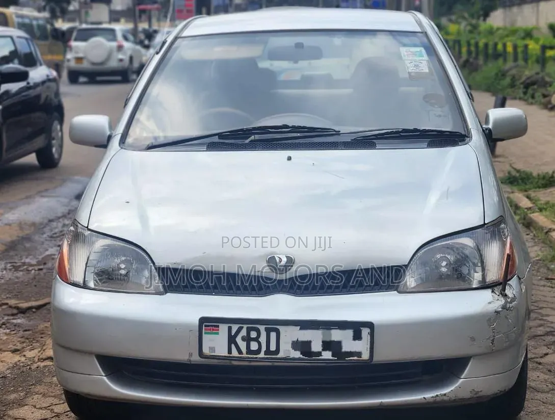 Toyota Platz 2001 White