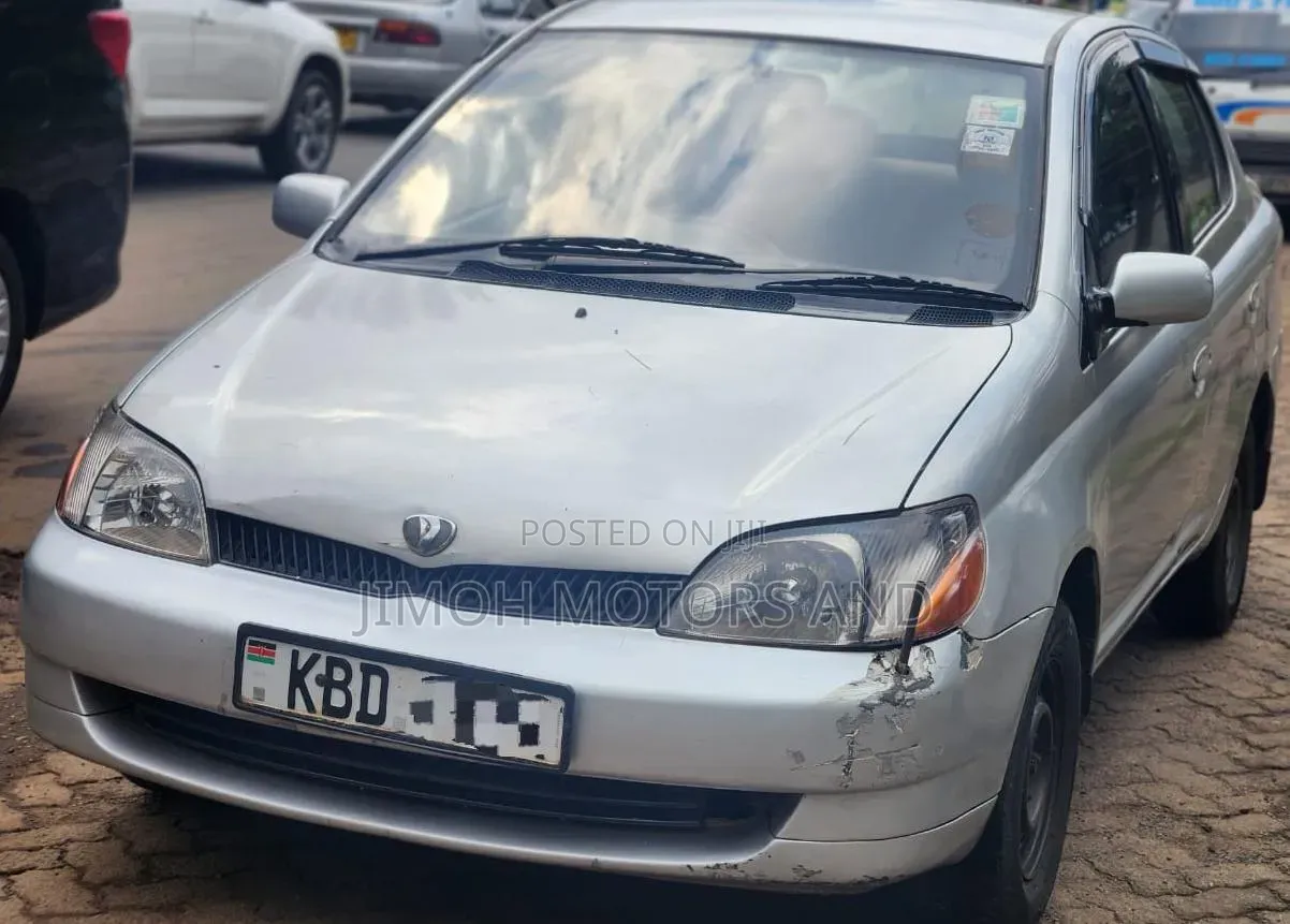 Toyota Platz 2001 White