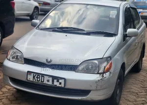 Toyota Platz 2001 White