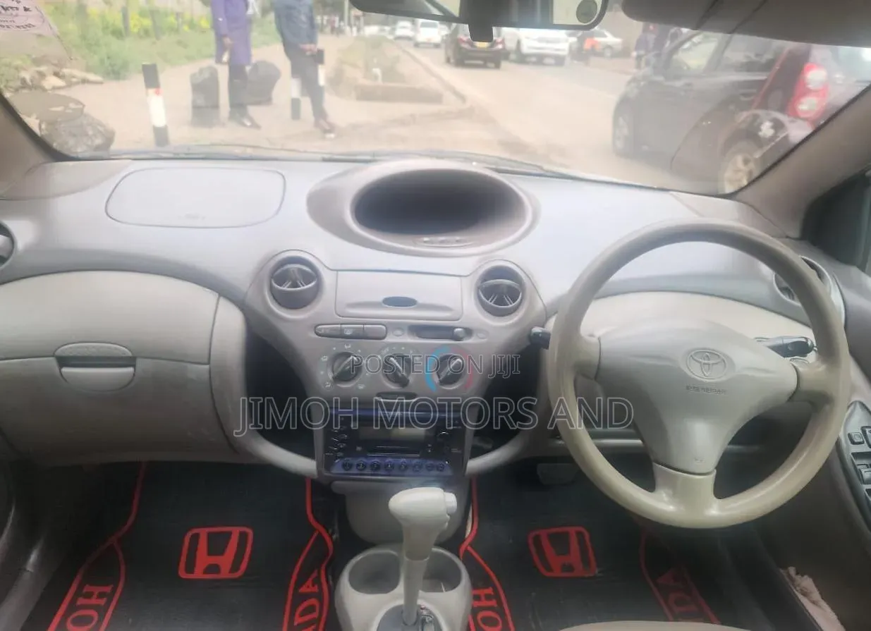 Toyota Platz 2001 White