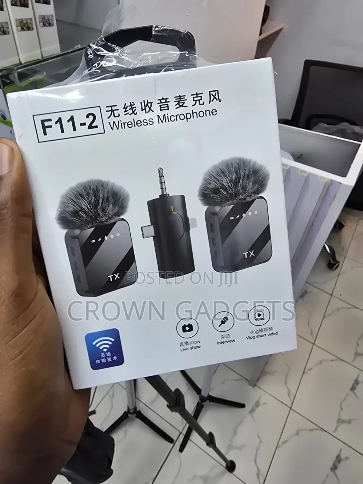 F11-2 Wireless Lavalier Mic 3-in-1 Dual Microphone Kit