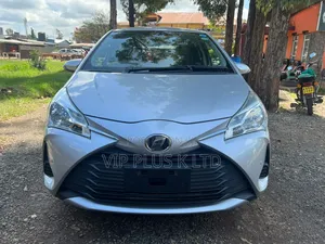 Toyota Vitz 1.3 FWD 5dr 2018 Silver