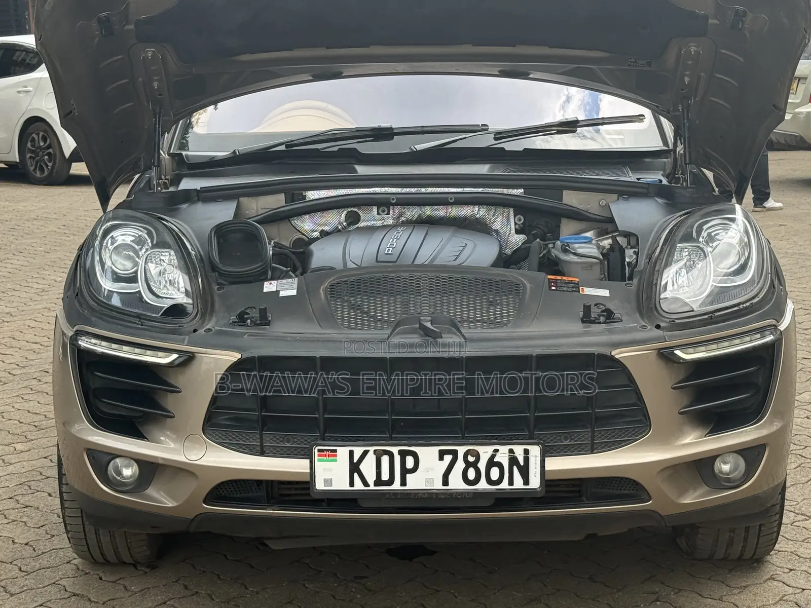Porsche Macan Turbo 2017 Beige
