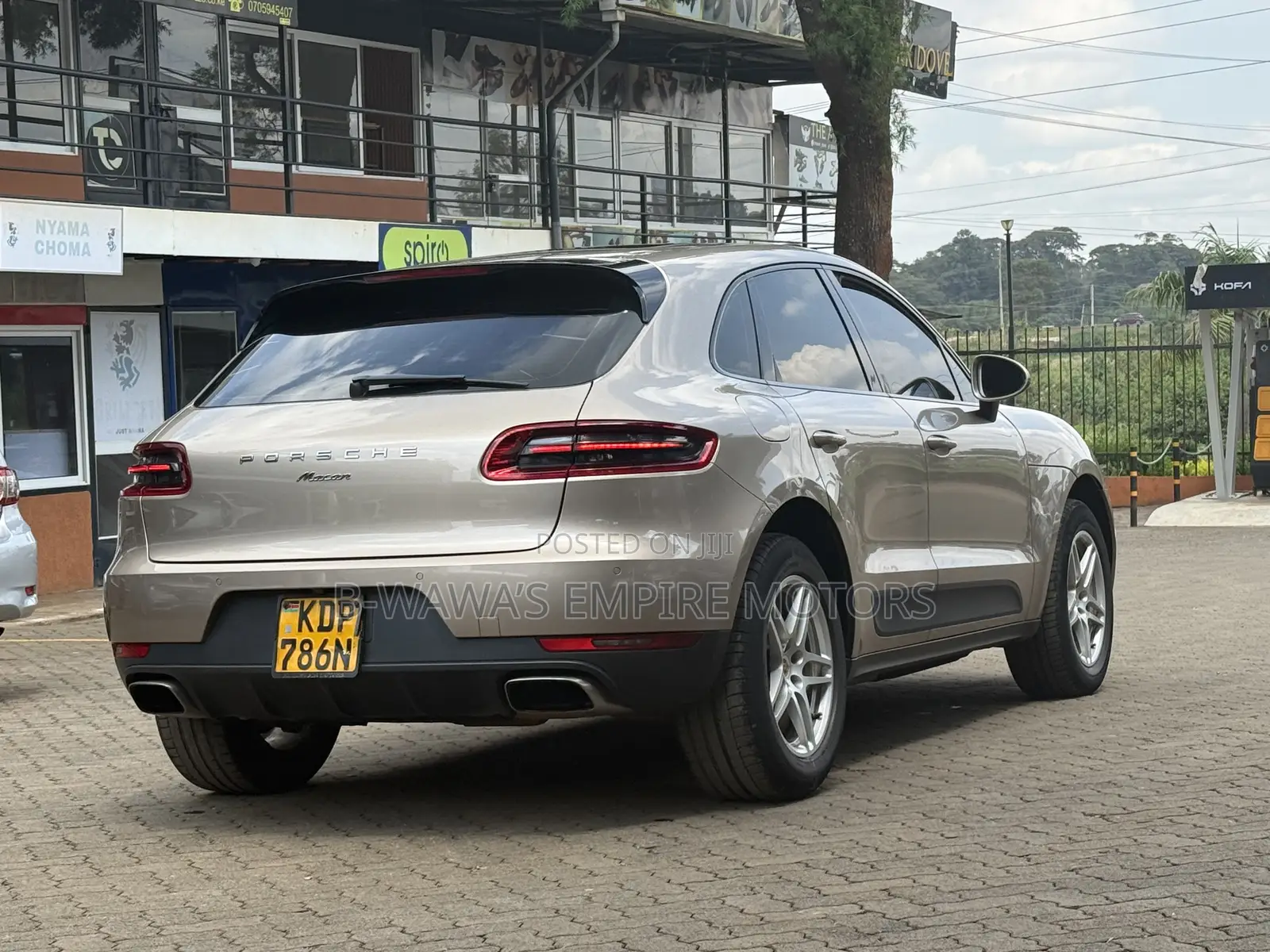 Porsche Macan Turbo 2017 Beige
