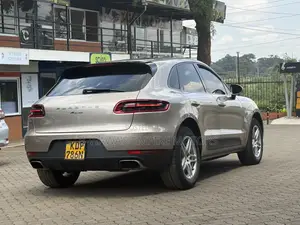 Porsche Macan Turbo 2017 Beige