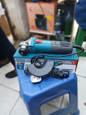 Total Grinder 900w/ Electric Grinder