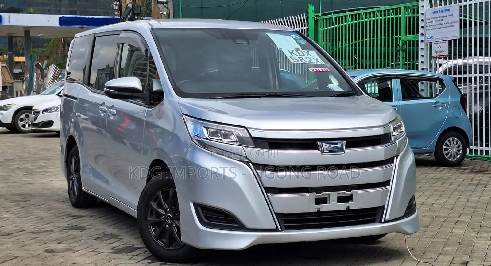 Toyota Noah 2019 Silver