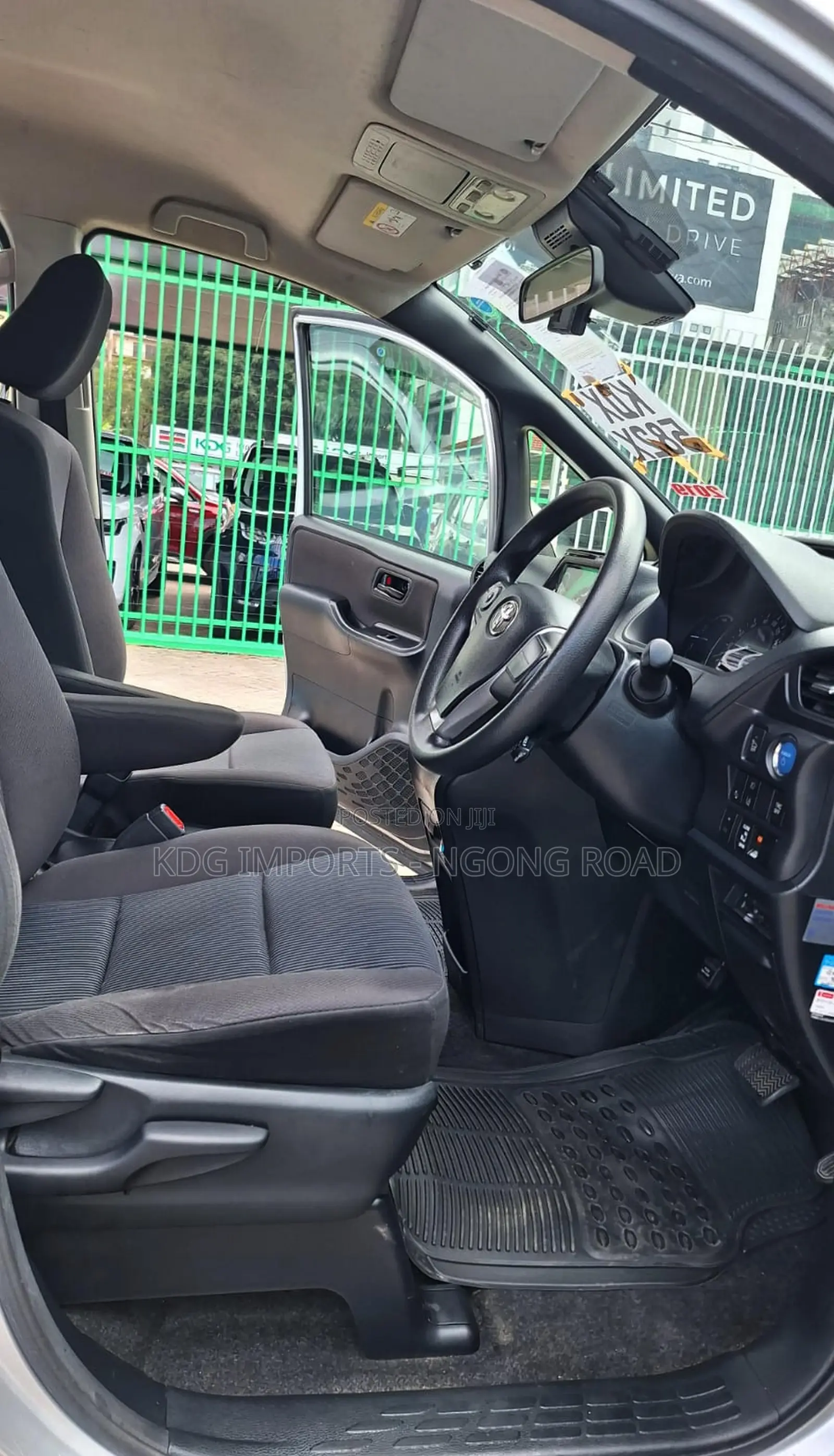 Toyota Noah 2019 Silver