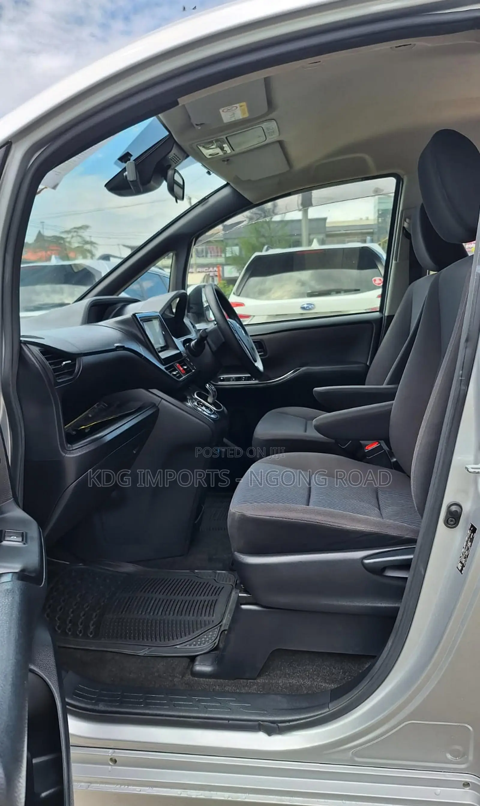 Toyota Noah 2019 Silver