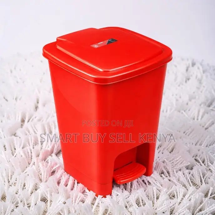 Durable Build 30 Litres Hard Plastic Step Pedal Waste Garbage Dust Bin