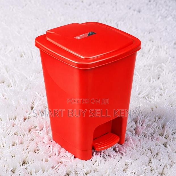 Easy Cleaning 30 Litres Hard Plastic Step Pedal Waste Garbage Dust Bin