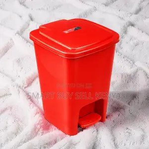 Stable Base 30 Litres Hard Plastic Step Pedal Waste Garbage Dust Bin