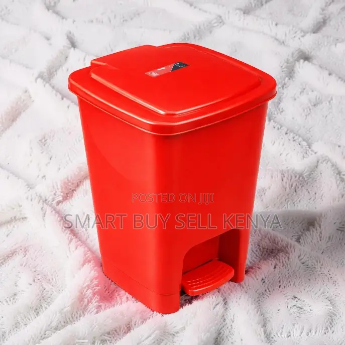 Stable Base 30 Litres Hard Plastic Step Pedal Waste Garbage Dust Bin