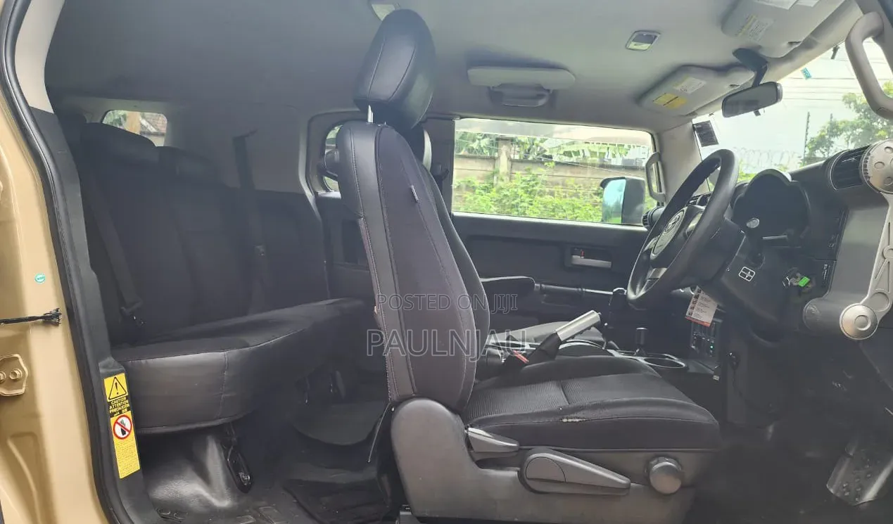 Toyota FJ Cruiser 2012
