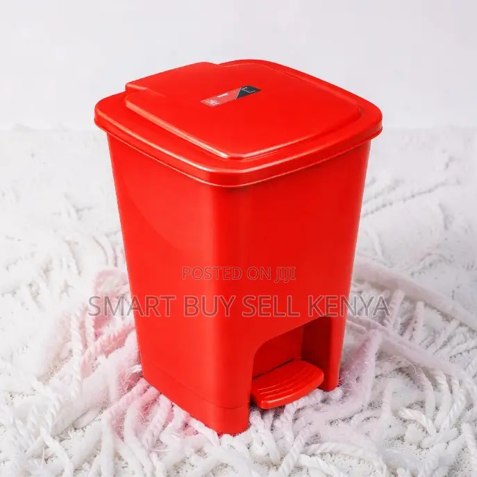 Secure Lid 30 Litres Hard Plastic Step Pedal Waste Garbage Dust Bin