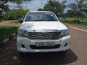 Toyota Hilux 2013 White