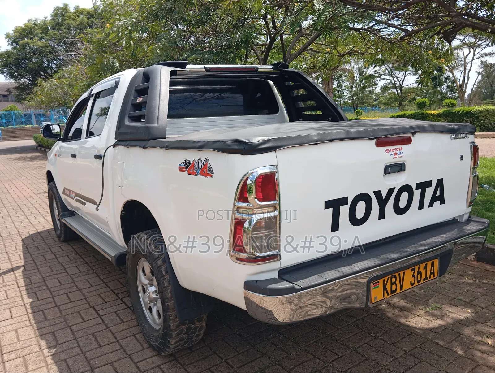Toyota Hilux 2013 White