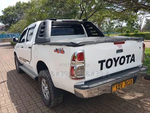 Toyota Hilux 2013 White