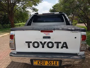Toyota Hilux 2013 White