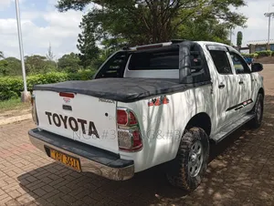 Toyota Hilux 2013 White