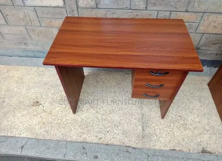Sharplooking Modern Office Desk/Study Table Offers
