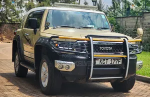 Toyota FJ Cruiser 4x4 Automatic 2012 Gold