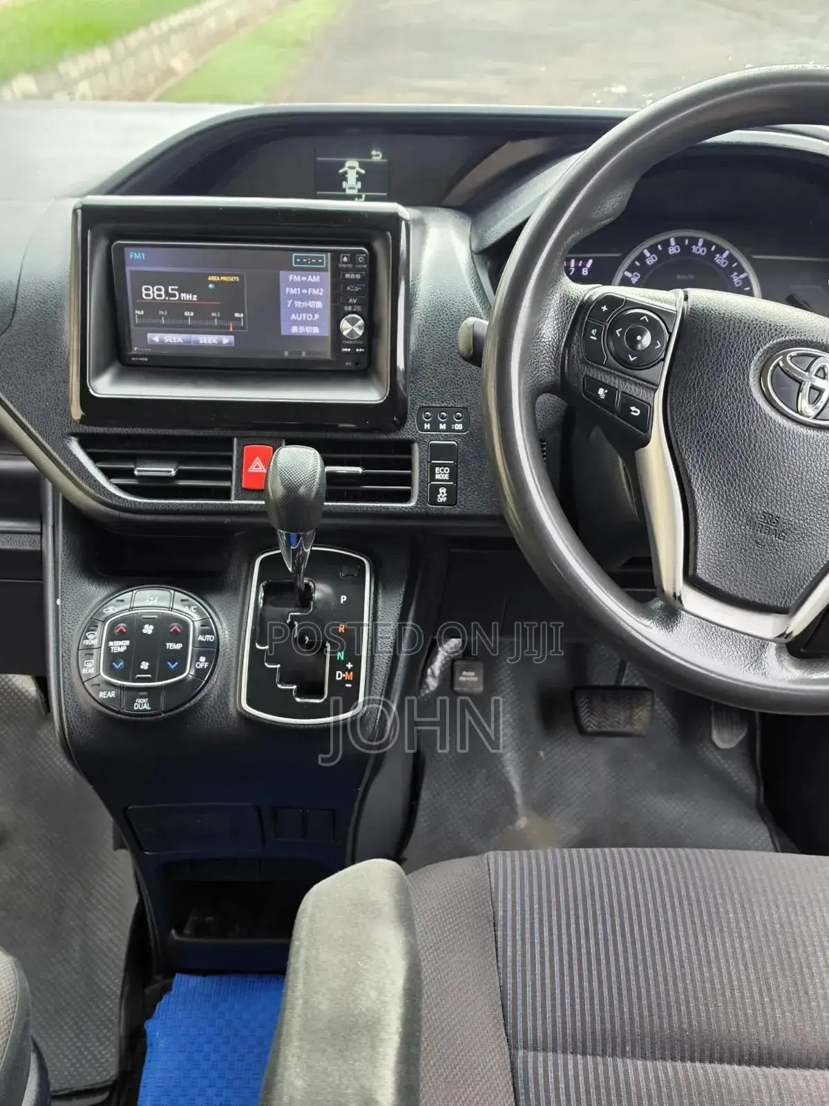Toyota Voxy 2016 Blue