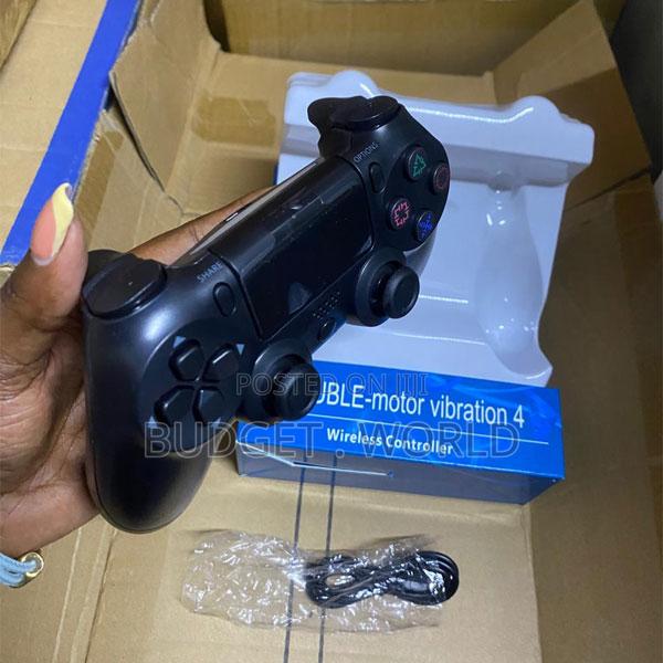 Professional Wireless Ps4 Controller With Double Vibration Feedback