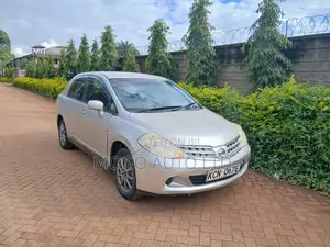 Nissan Tiida 2010 Gold